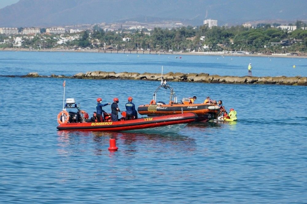 Simulacro de rescate acuático en el Puerto Deportivo Virgen del Carmen