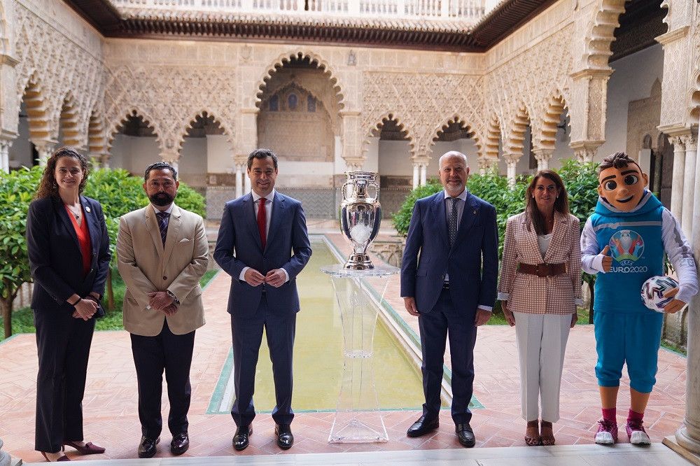 El presidente andaluz afirma que la celebración de la Eurocopa devuelve al Estadio de la Cartuja a la primera línea mundial
