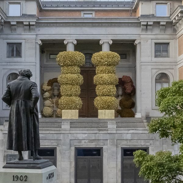 El Museo Nacional del Prado transforma su fachada clásica en una monumental portada barroca