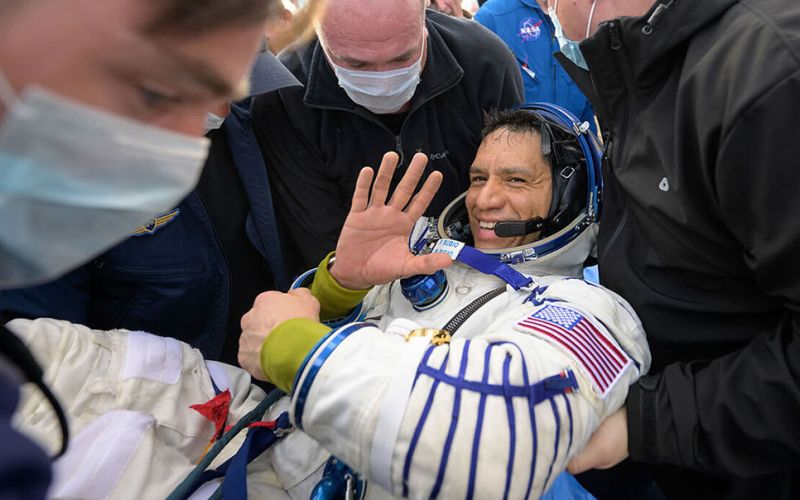 Récord de permanencia en el espacio para un astronauta de la NASA