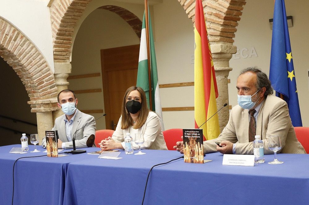 Presentado el libro Las Voces de la Semana Santa-El Léxico cofrade en Málaga y Andalucía’, de la autora marbellí Laura García Mesa