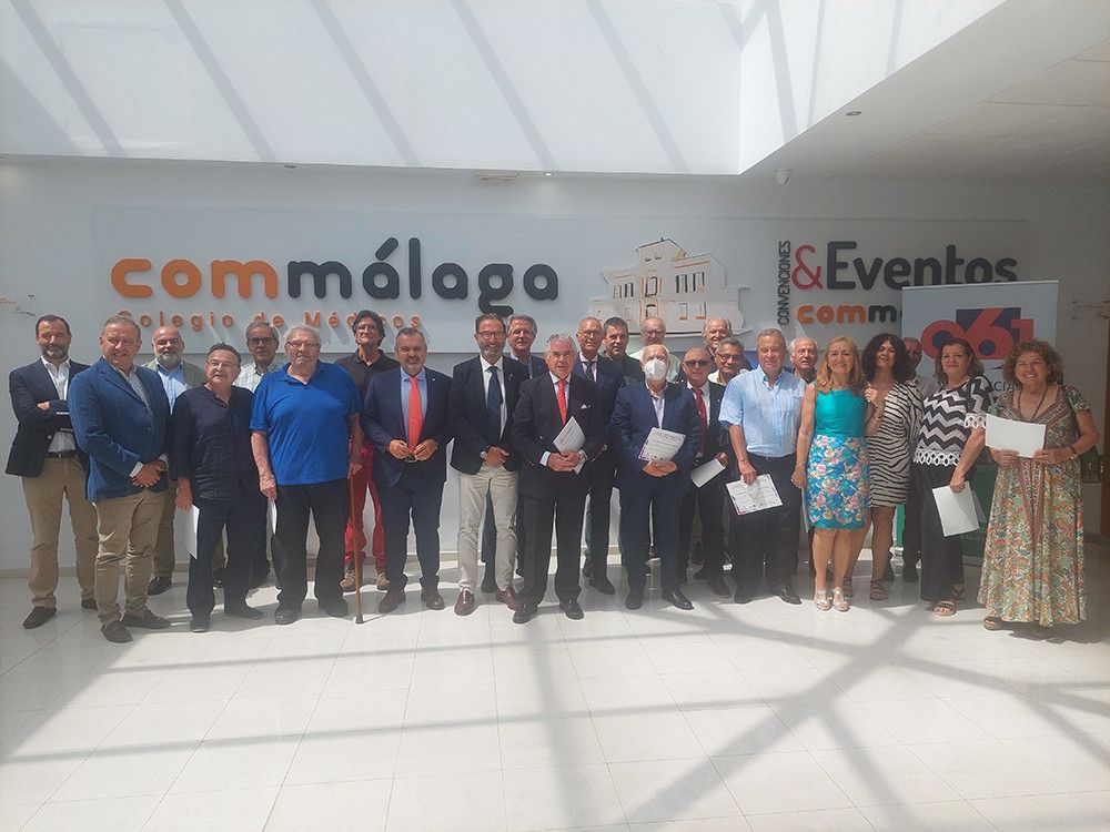 El 061, el Colegio Oficial de Médicos y la Universidad de Málaga reconocen la labor de médicos jubilados durante la pandemia