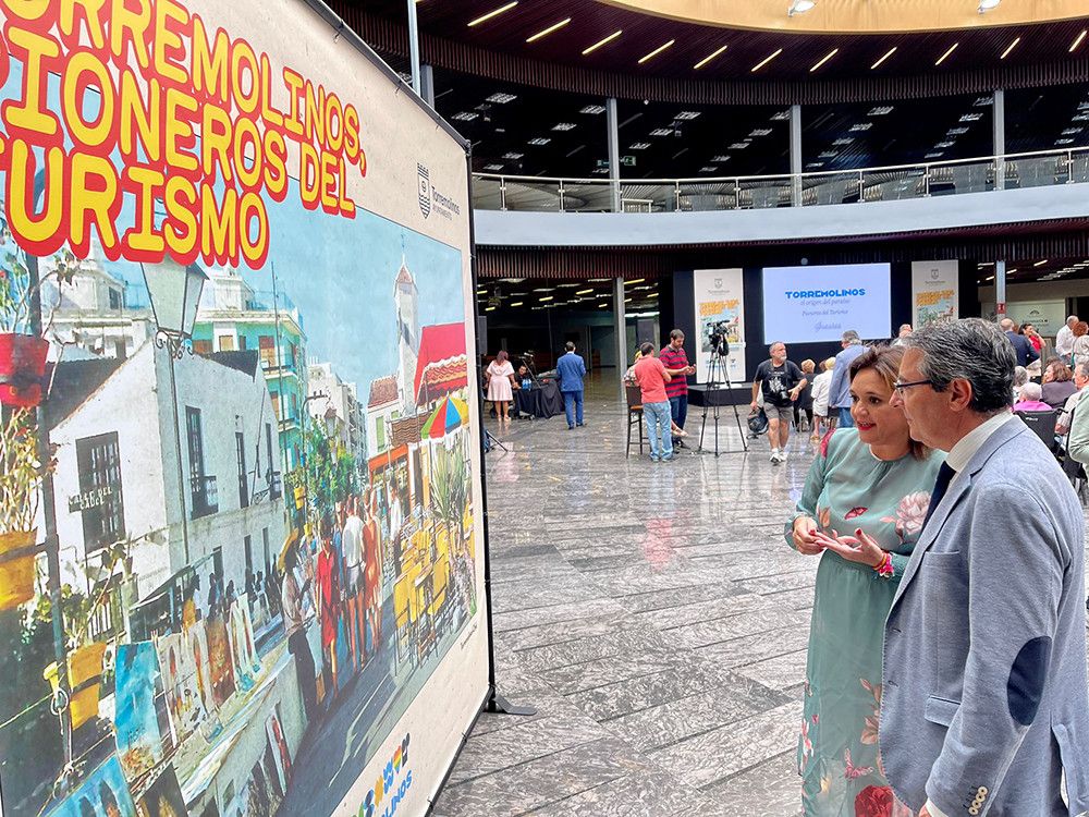 El presidente de la Diputación destaca en Torremolinos “el trabajo, el tesón y la valentía” de los pioneros del turismo en la Costa del Sol