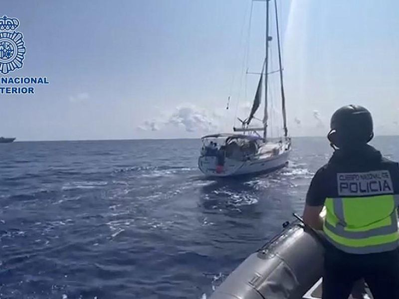 Abordado un "narcovelero" que pretendía introducir en las costas españolas 1.500 kilogramos de cocaína