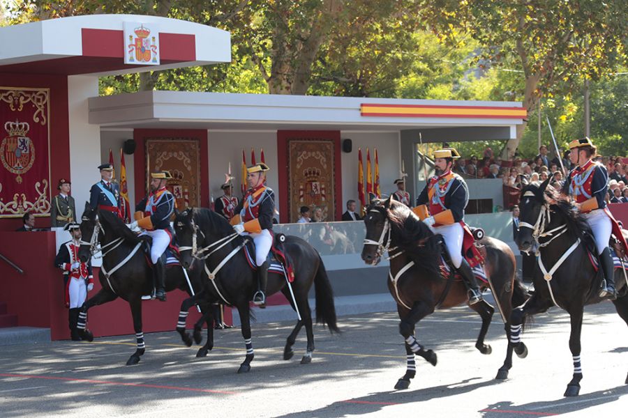 Los reyes, acompañados de la princesa de Asturias, presiden los actos por el Día de la Fiesta Nacional