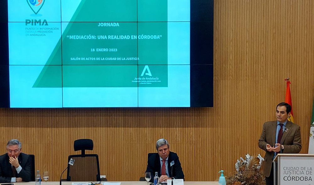 El consejero de Justicia insta a jueces, fiscales y letrados a apostar por la mediación para impulsar un cambio cultural frente al exceso de litigiosidad