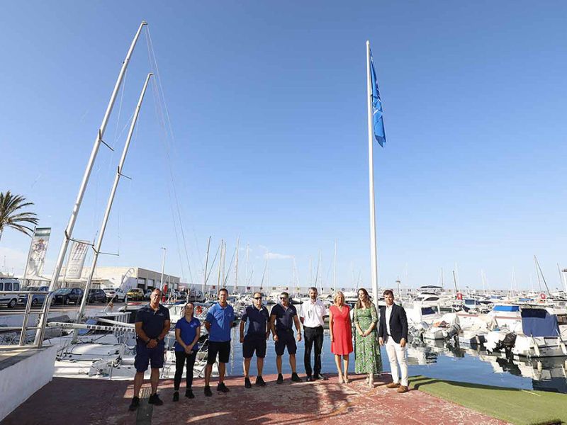 Izadas las 11 banderas azules que avalan la calidad de playas y puertos y que sitúan a Marbella como líder del "ranking" andaluz