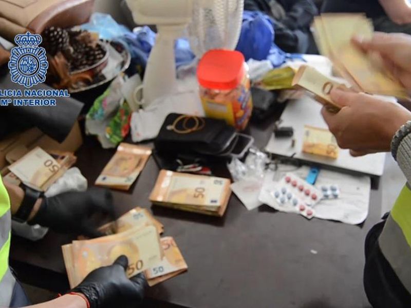 La Policía Nacional desarticula una organización criminal dedicada al tráfico de anabolizantes y vigorizantes sexuales a través de Internet y sex shops