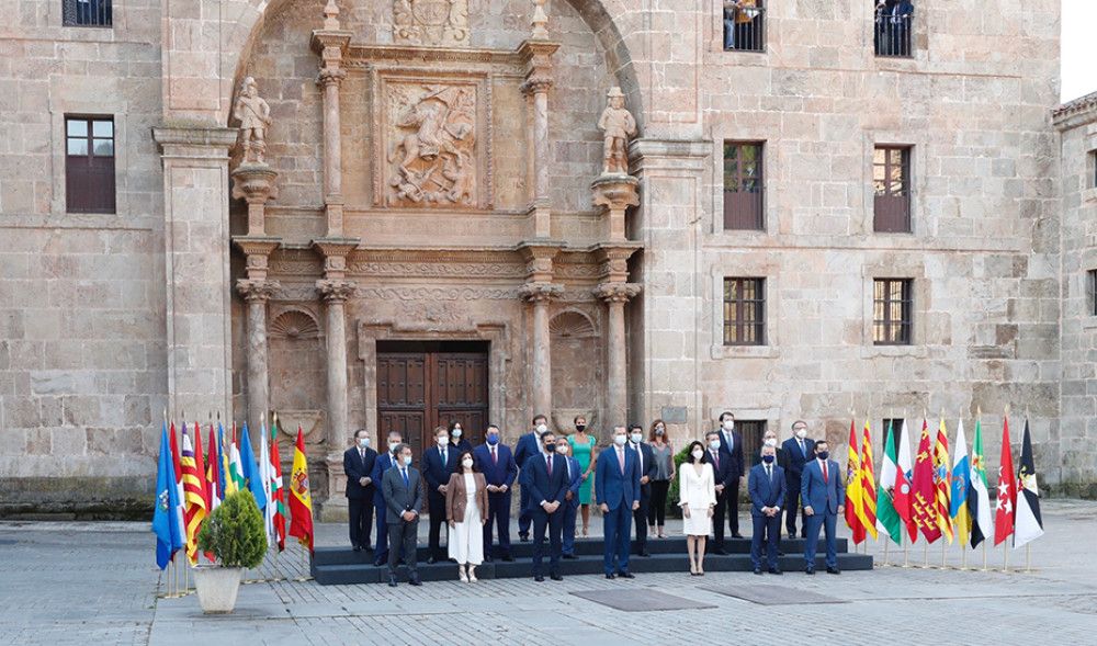 El presidente andaluz reclama a Pedro Sánchez una Conferencia de Presidentes ante el riesgo de ruptura de la igualdad entre los españoles