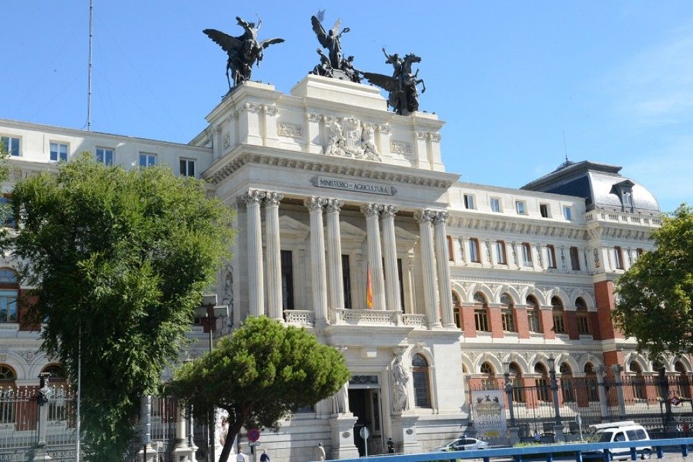 El ministerio intenta aclarar las dudas de los sectores agrícola, ganadero y pesquero ante la declaración del estado de alarma