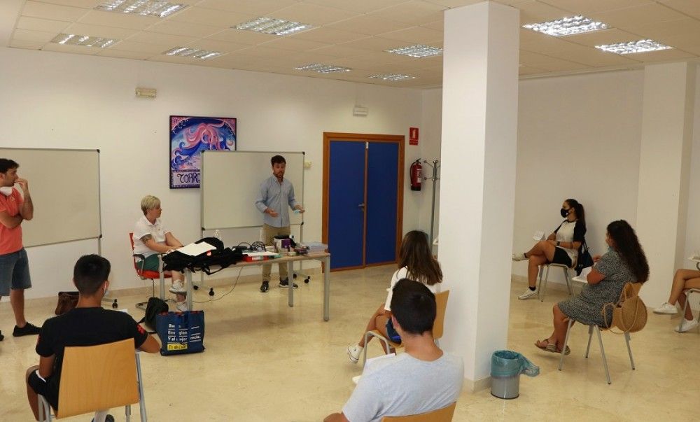 Comienza el curso preparatorio de inglés A2 y B1 Cambridge para los jóvenes de Torrox