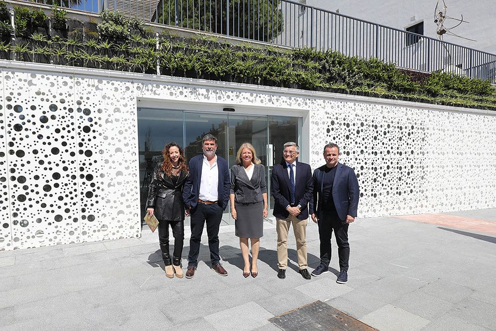 San Pedro Alcántara estrena una nueva oficina de Turismo de 300 metros cuadrados y un moderno diseño junto al Bulevar