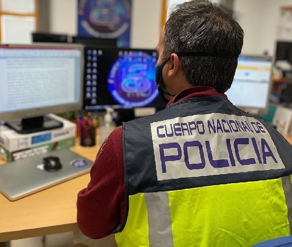 La Policía Nacional desarticula en Málaga un entramado criminal dedicado a las ciberestafas a través de internet y detiene a 27 personas