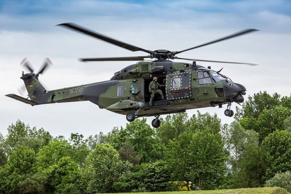 El Gobierno autoriza la financiación de la construcción de los blindados VCR 8x8 y el helicóptero NH 90 por valor de 184 millones de euros