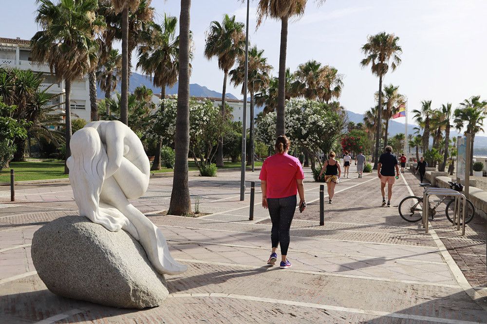 El Ayuntamiento culmina un plan de actuaciones de remodelación de Puerto Banús, con trabajos principalmente de acerado e iluminación en una superficie de 2.000 metros cuadrados