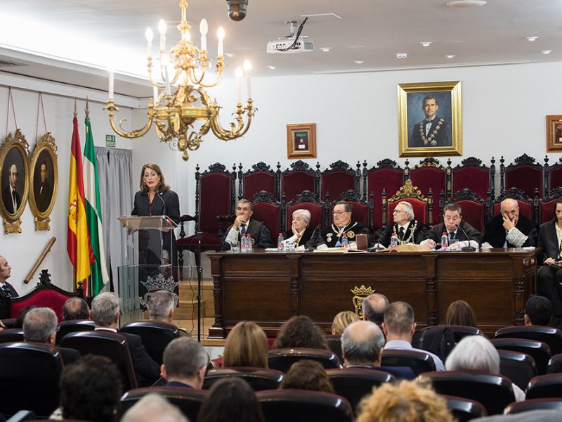 La catedrática de la Universidad de Málaga Ana Mª Salinas de Frías toma posesión como Académica Correspondiente de la RAJYL de Granada