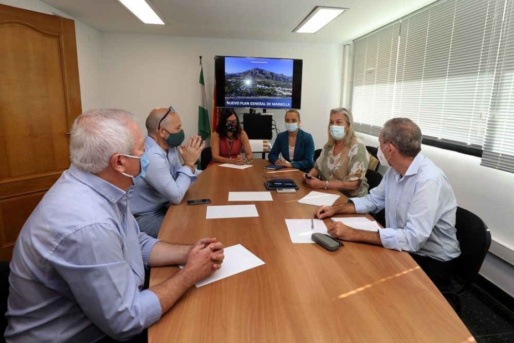 El equipo de Gobierno se reúne con los grupos de la oposición para informarles de los avances del PGOU