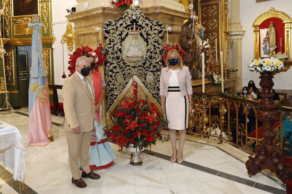 El Ayuntamiento impone la Medalla de la Ciudad a la Virgen del Rocío en el marco de los actos organizados con motivo de Pentecostés 2021