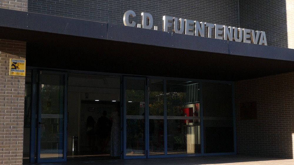 OSP pedirá en el pleno que el Ayuntamiento intervenga el servicio y asuma la gestión de la piscina y del spa del complejo deportivo Fuentenueva