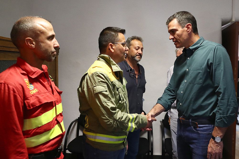Pedro Sánchez visita las zonas afectadas por los incendios en Ourense y subraya la necesidad de "convertir las políticas ambientales en políticas de Estado"