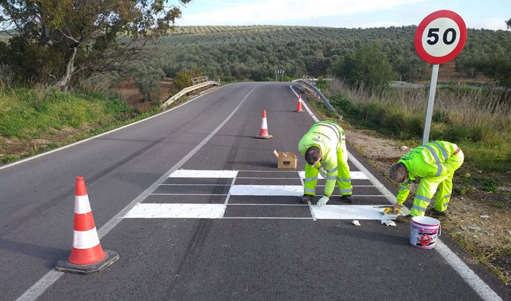 La Junta destina más de 30 millones a mejorar la señalización y el balizamiento de su red viaria