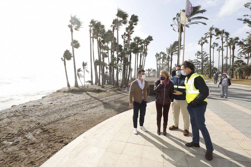 La alcaldesa exige al Gobierno central, tras los daños provocados por el temporal, que “ponga en marcha de una vez por todas los proyectos para estabilizar el litoral del municipio”