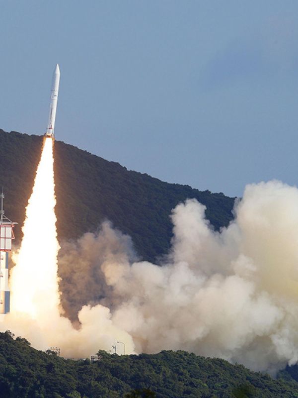 Falla un cohete de la agencia espacial japonesa que transportaba 8 satélites