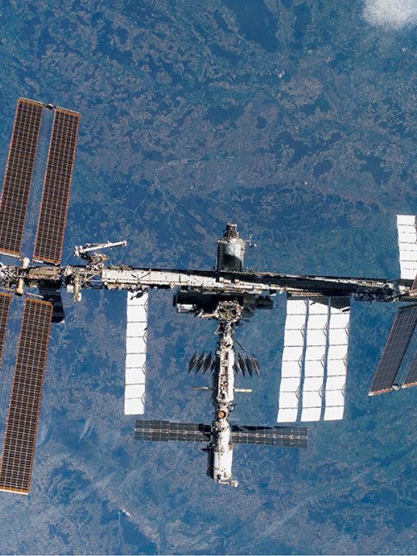 La Estación Espacial Internacional cambia de órbita para evitar el impacto de basura espacial