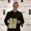 <p style="text-align: justify;">La firma marbellí recibe el reconocimiento en la gala celebrada en Londres y obtiene también la nominación a mejor agencia de Europa.</p>
 
<p style="text-align: justify;">Drumelia Real Estate ha sido reconocida como mejor agencia inmobiliaria de España en los European Property Awards 2026-2027, organizados por los International Property Awards. La compañía recibió el galardón ayer, en el hotel Royal Lancaster de Londres, en la categoría Real Estate Agency Single Office, que distingue a las agencias que operan desde una única oficina.</p>
<p style="text-align: justify;">La firma marbellí obtuvo además la nominación al premio a la mejor agencia inmobiliaria de Europa en esa misma categoría. El ganador se conocerá en los próximos meses entre las agencias ganadoras de los distintos países.</p>
<p style="text-align: justify;">“Este reconocimiento es un premio al trabajo en equipo. Hemos dedicado los últimos años a mejorar la empresa por dentro. Cómo trabajamos, cómo formamos a las personas y cómo atendemos a cada cliente. Que este esfuerzo se reconozca internacionalmente tiene mucho valor para nosotros”, señala Artur Loginov, CEO y copropietario de Drumelia. “La nominación europea nos anima a seguir trabajando con esa misma exigencia”, añade.</p>
<p style="text-align: justify;">El galardón llega tras una etapa de crecimiento en la que Drumelia ha intermediado operaciones por un valor conjunto superior a los 639 millones de euros entre 2023 y julio de 2026, incluyendo compraventas escrituradas y operaciones pendientes de formalización. La compañía, fundada en Marbella en 2003, concentra su actividad en el mercado residencial de alta gama de Marbella, Benahavís y Estepona.</p>
<p style="text-align: justify;">Su catálogo reúne más de 750 propiedades por un valor conjunto superior a los 3.500 millones de euros. La Zagaleta, Sierra Blanca y la Milla de Oro figuran entre sus principales zonas de actividad.</p>
<p style="text-align: justify;">La dimensión internacional del negocio se refleja en la procedencia de sus compradores, que representan 28 nacionalidades. Desde su única sede en Marbella, Drumelia atiende a una demanda que compara viviendas y destinos en distintos países y cuyas decisiones de compra requieren coordinar aspectos comerciales, jurídicos y fiscales.</p>
<h3 style="text-align: justify;">Una agencia que evoluciona con el tiempo</h3>
<p style="text-align: justify;">La evolución de la actividad ha ido acompañada de un aumento de la estructura de la compañía. Drumelia ha pasado de nueve personas en 2019 a 30 profesionales de 15 nacionalidades, distribuidos entre ventas, marketing, asesoramiento legal y fiscal, finanzas y operaciones.</p>
<p style="text-align: justify;">La empresa ha invertido aproximadamente 4,5 millones de euros en su sede de Marbella, unas instalaciones de 500 metros cuadrados junto a Puerto Banús, diseñadas por el estudio Pedro Peña. Además de la atención a clientes y el trabajo de los distintos departamentos, el espacio acoge producción de contenidos, formación y encuentros profesionales.</p>
<p style="text-align: justify;">Artur Loginov, CEO y copropietario, asumió la dirección ejecutiva en 2020, después de incorporarse como asistente en 2009 y ocupar la dirección de ventas desde 2015. Durante esta etapa, la compañía ha reforzado su organización interna y su inversión en canales digitales, producción audiovisual y tecnología propia.</p>
<h3 style="text-align: justify;">Sobre Drumelia</h3>
<p style="text-align: justify;">Drumelia Real Estate es una agencia inmobiliaria internacional fundada en Marbella en 2003 y especializada en el mercado residencial prime y superprime, con especial presencia en zonas como La Zagaleta, Sierra Blanca y la Milla de Oro. La compañía cuenta con un equipo de 30 profesionales de 15 nacionalidades y una estructura propia que integra ventas, marketing, asesoramiento legal y fiscal, finanzas y operaciones.</p>
<p style="text-align: justify;">Su modelo combina conocimiento del mercado local, alcance internacional, tecnología, producción de contenidos y análisis de datos para acompañar a compradores y propietarios durante todo el proceso inmobiliario. A lo largo de más de dos décadas, Drumelia ha desarrollado una trayectoria basada en la profesionalización del asesor, la formación interna del talento, la innovación y un servicio centrado en la transparencia, la discreción y la representación de los intereses del cliente.</p>