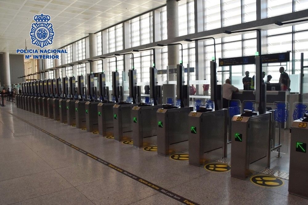 Detenida en Málaga una mujer que se hacía pasar por abogada especializada en trámites de extranjería tras estafar presuntamente a varios clientes