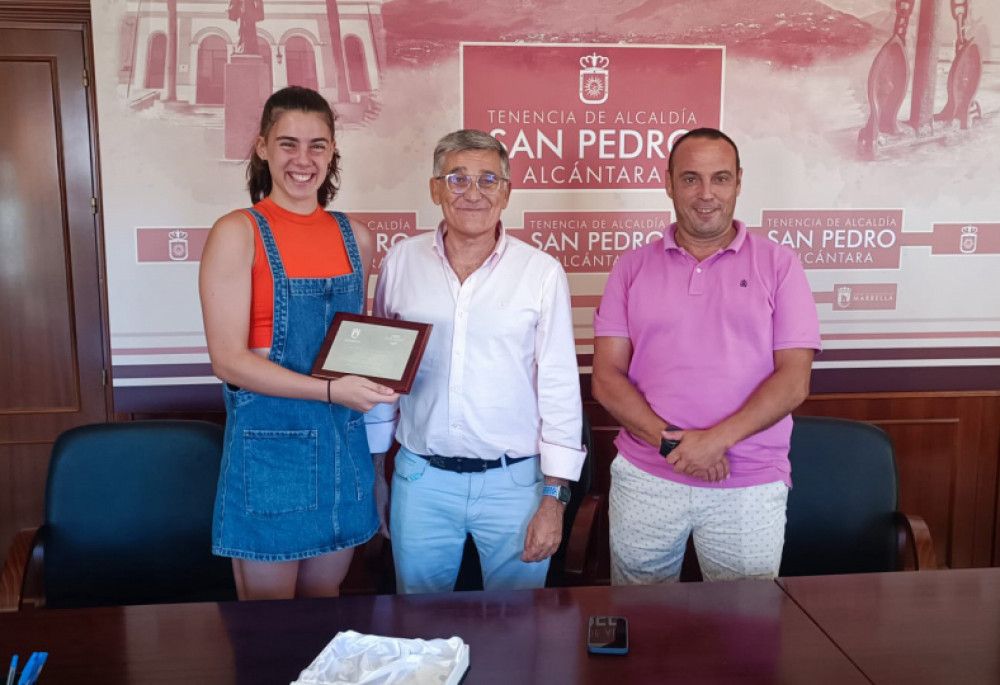 La Tenencia de Alcaldía de San Pedro Alcántara reconoce a los jóvenes Carla Viegas y Manuel Pérez por sus éxitos deportivos en campeonatos nacionales e internacionales