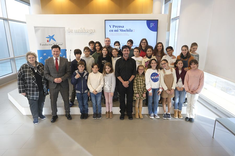 El premio Pulitzer Emilio Morenatti y el alumnado del colegio García Lorca inauguran en la Diputación la V edición de Prensa en mi mochila
