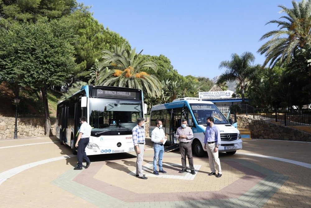 El servicio de transporte público incorpora dos nuevos autobuses que permitirán reducir en 28.000 kilos las emisiones