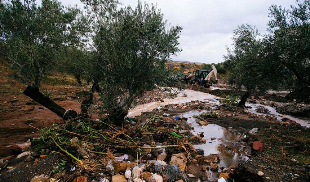 Seis carreteras de Málaga y Sevilla permanecen cerradas al tráfico tras las lluvias