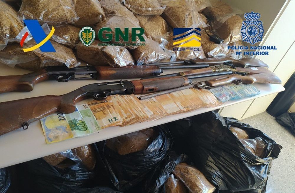 Desarticulado un grupo delictivo internacional dedicado al contrabando de tabaco que contaba con dos fábricas clandestinas en Sevilla