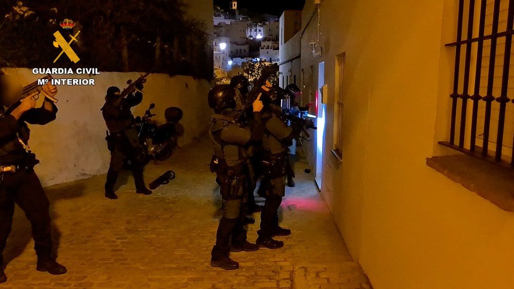 La Guardia Civil desmantela una organización delictiva en "La Janda", asociada con un importante capo del narcotráfico