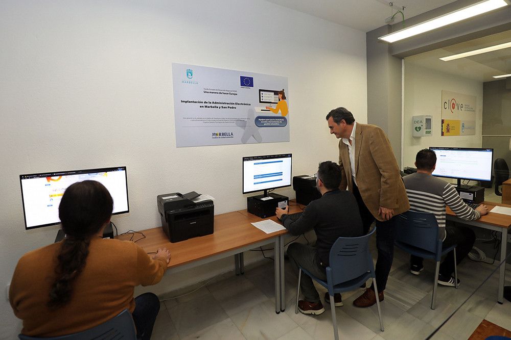 El Ayuntamiento pone a disposición de los ciudadanos una sala de asistencia en la que podrán realizar gestiones telemáticas con la ayuda técnica de personal municipal