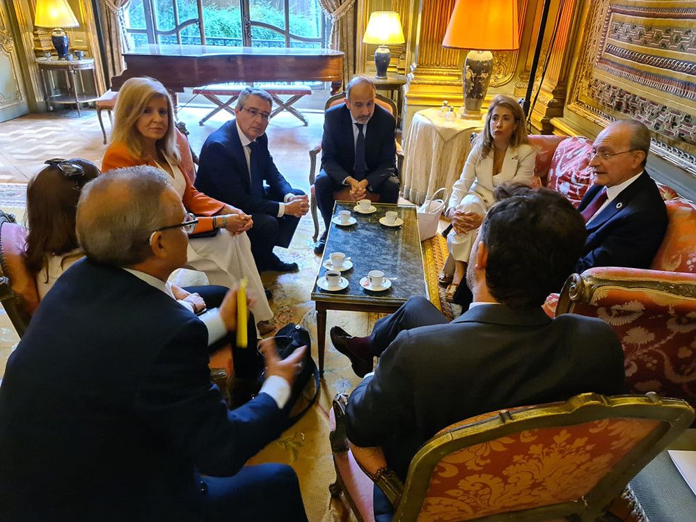 Reunión en la Embajada de España en París previa a la presentación esta tarde de la candidatura de Málaga a la Exposición Internacional 2027