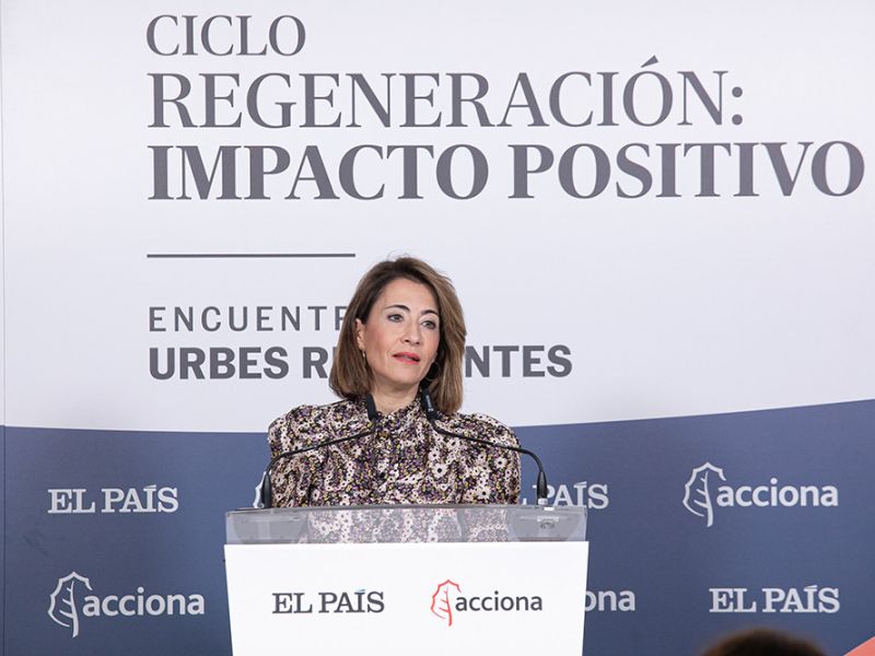 La ministras de Transportes afirma que hay voluntad de mantener los descuentos en el precio de los abonos de transporte en 2024, si continúa en el Gobierno