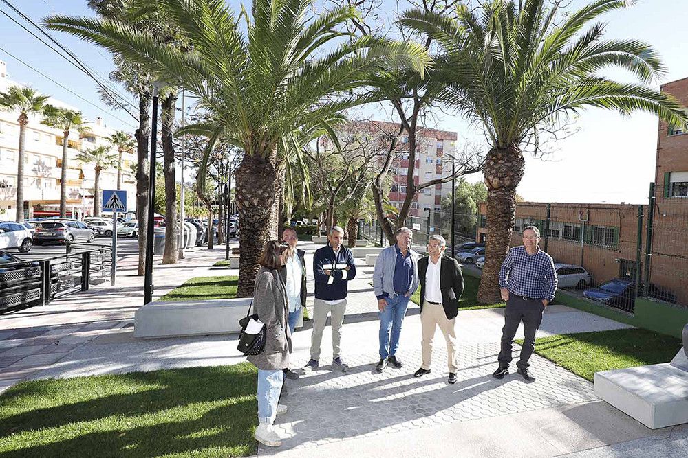 El Ayuntamiento culmina la recuperación de 570 metros cuadrados de zonas verdes junto al CEIP Al-Ándalus de San Pedro con un diseño moderno y accesible