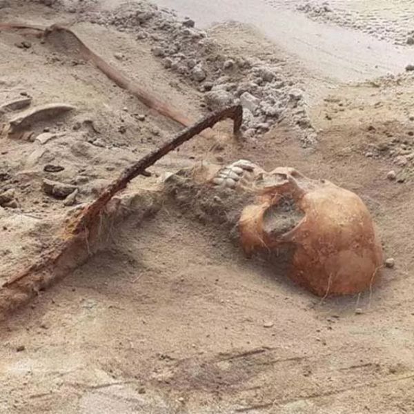 Encontrada en Polonia la tumba de una "vampira" del siglo XVII con una hoz en el cuello para impedir que pudiera volver a la vida