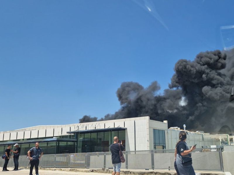 Controlado el incendio declarado en un centro comercial en Jaén