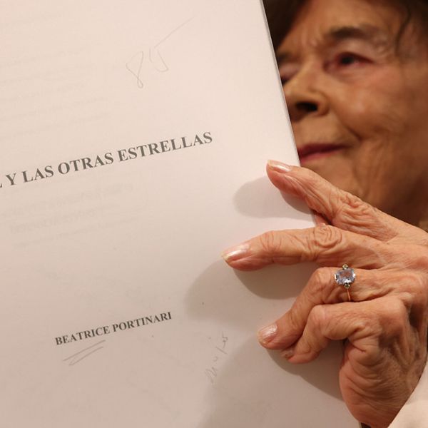 Raquel Lanseros, ganadora del Premio Internacional de Poesía Generación del 27 de la Diputación por El sol y las otras estrellas’