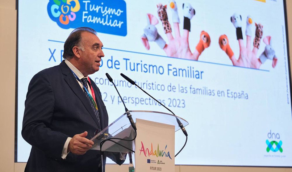 La Junta estudia medidas que beneficien a las familias numerosas en sus actividades turísticas