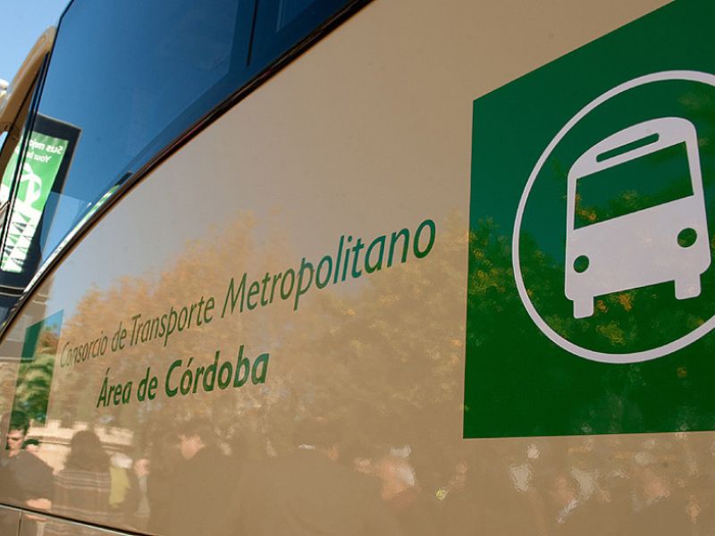 El Ministerio de Transportes publica las condiciones de las ayudas a CCAA y entidades locales para rebajar un 50% los abonos y títulos multiviaje de transporte público