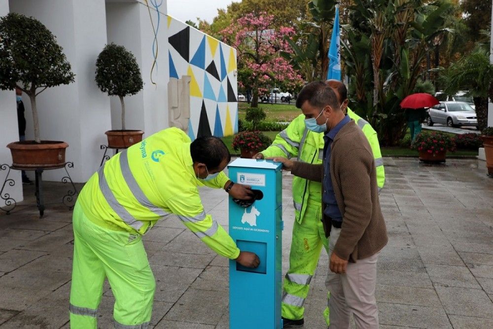 La Concejalía de Limpieza inicia la instalación de medio centenar de papeleras especiales para el depósito de excrementos caninos