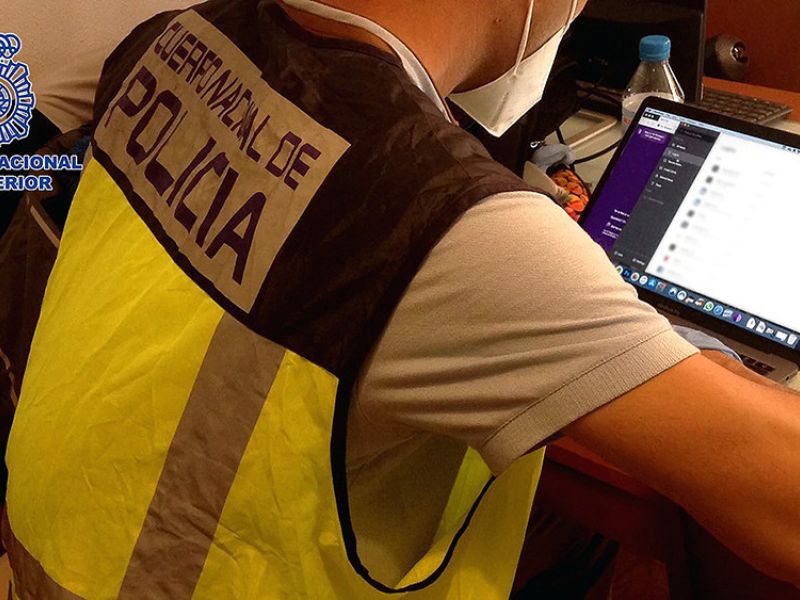 La Policía Nacional detiene en Fuengirola a una mujer por estafar más de 60.000 euros mediante el método “man in the middle”