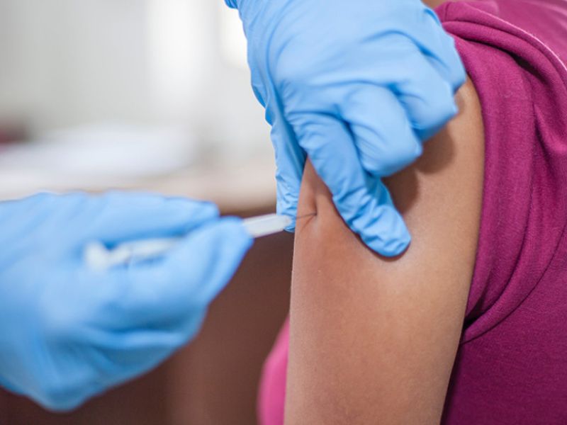 Salud comienza la vacunación contra la gripe y covid para mayores de 60 años y grupos profesionales