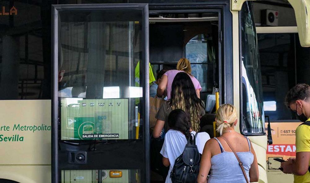 Andalucía pide un fondo que compense las pérdidas del autobús por la gratuidad del tren