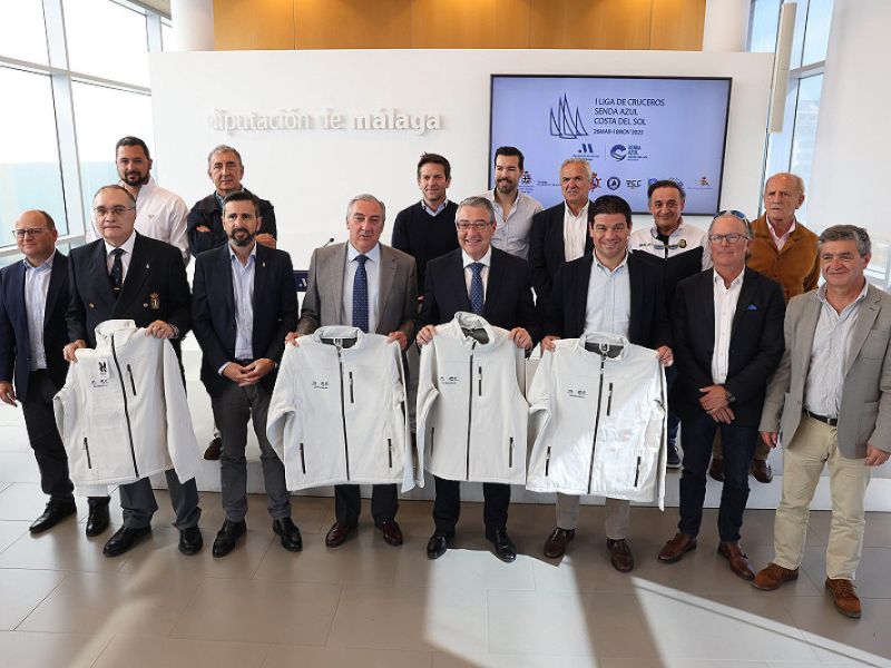 Más de 50 embarcaciones y 250 regatistas participarán en la Primera Liga Provincial de Cruceros Senda Azul que recorrerán, entre marzo y noviembre, el litoral de la provincia de Málaga